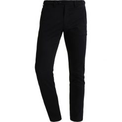 DRYKORN Chinosy black. Czarne chinosy męskie DRYKORN, z bawełny. Za 509,00 zł.