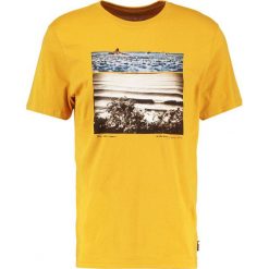 T-shirty męskie z nadrukiem: Billabong DREAM TAILORED FIT Tshirt z nadrukiem mustard