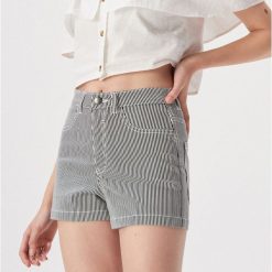 Szorty skinny w paski - Czarny. Czarne szorty damskie Sinsay, s, w paski. Za 39,99 zł.