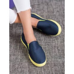 Slipony z neonowĄ podeszwĄ. Trampki i tenisówki damskie BONA, bez wzorów, bez zapięcia. Za 29,90 zł.
