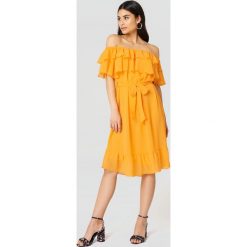 Sukienki: NA-KD Boho Sukienka z odkrytymi ramionami – Yellow
