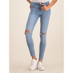 Jeansy Skinny Fit Levi's 17778-0364. Niebieskie jeansy damskie Levi's®, s, bez wzorów, z elastanu. Za 379,00 zł.