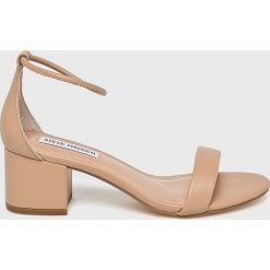 Steve Madden - Sandały Ibbie Sandal. Sandały damskie Steve Madden, bez wzorów, ze skóry, z okrągłym noskiem, bez obcasa, na obcasie, bez zapięcia. W wyprzedaży za 199,90 zł.