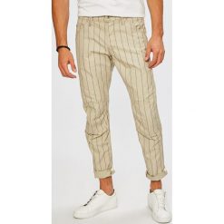G-Star Raw - Spodnie. Białe spodnie damskie G-Star RAW, s, z bawełny. W wyprzedaży za 269,90 zł.