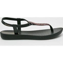 Ipanema - Sandały dziecięce. Czarne sandały dziewczęce Ipanema, z gumy, bez zapięcia. W wyprzedaży za 59,90 zł.