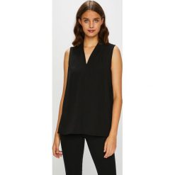 Calvin Klein - Top. Czarne bluzki damskie Calvin Klein, bez wzorów, z elastanu, bez kołnierzyka. W wyprzedaży za 179,90 zł.