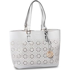 Torebka MONNARI - BAG0120-000 White. Białe torebki klasyczne damskie Monnari, bez wzorów, ze skóry ekologicznej, klasyczne, duże, bez dodatków. W wyprzedaży za 149,00 zł.