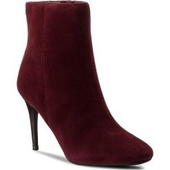 Botki GUESS - Binty FLBIN3 SUE10 BURGU. Czerwone buty zimowe damskie marki Guess, z materiału. W wyprzedaży za 399,00 zł.