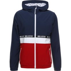 Hollister Co. HOODED Kurtka wiosenna navy/red. Niebieskie kurtki męskie marki Hollister Co., m, bez wzorów, z elastanu. Za 359,00 zł.