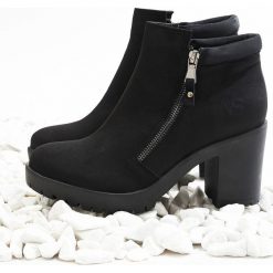 Czarne Zamszowe Botki Cold Touch. Czarne botki damskie lity Born2be, z zamszu, z okrągłym noskiem, na niskim obcasie, na zamek. Za 64,99 zł.