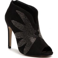 Szpilki MENBUR - 20877 Black 0001. Czarne półbuty damskie Menbur, z aplikacjami, ze skóry ekologicznej, eleganckie, bez obcasa, na obcasie, bez zapięcia. W wyprzedaży za 259,00 zł.