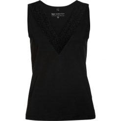 Top z koronką bonprix czarny. Czarne bluzki damskie bonprix, w koronkowe wzory, z koronki, bez kołnierzyka. Za 49,99 zł.