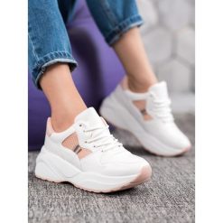 Lekkie biaŁe sneakersy. Białe sneakersy damskie WEIDE, ze skóry ekologicznej. Za 139,00 zł.