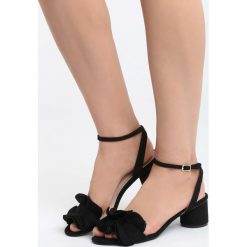 Czarne Sandały Fly With Me. Czarne sandały damskie Born2be, w paski, na wysokim obcasie, na słupku, z paskami. Za 59,99 zł.