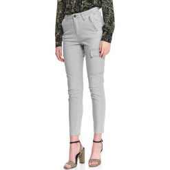 Spodnie damskie skinny z kieszeniami po bokach. Szare spodnie damskie Top Secret, na wiosnę, s, bez wzorów. W wyprzedaży za 99,99 zł.
