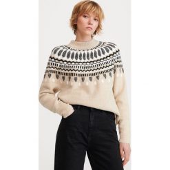 Wzorzysty sweter ze stójką - Beżowy. Brązowe swetry damskie Reserved, s, bez wzorów, bez rękawów, bez kaptura. Za 99,99 zł.