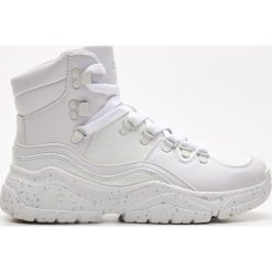 Wysokie sneakersy - Biały. Białe sneakersy damskie Cropp. W wyprzedaży za 89,99 zł.