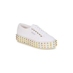 Buty Superga 2790 STUDS COT W GERALDINA. Białe trampki i tenisówki damskie Superga, bez wzorów, bez zapięcia. Za 519,20 zł.