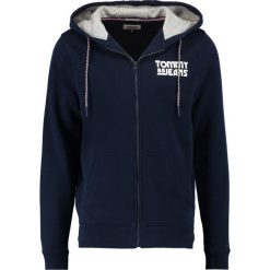 Tommy Jeans ESSENTIAL GRAPHIC ZIPTHRU Bluza rozpinana black iris. Niebieskie bluzy męskie Tommy Jeans, m, z bawełny. W wyprzedaży za 404,10 zł.
