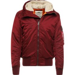 Alpha Industries HOODED STANDART FIT Kurtka przejściowa burgundy. Czerwone kurtki męskie Alpha Industries, m, bez wzorów, z nylonu. Za 719,00 zł.