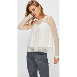 Guess Jeans - Bluzka Jessie. Białe bluzki damskie Guess Jeans, na co dzień, s, w koronkowe wzory, z elastanu, casualowe, z okrągłym kołnierzem, bez rękawów. W wyprzedaży za 179,90 zł.