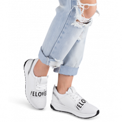 Buty sportowe damskie Ideal Shoes X-9703 Białe. Białe buty sportowe damskie Ideal Shoes, bez wzorów, z tworzywa sztucznego, sportowe. Za 64,00 zł.