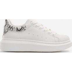Białe Wężowe Sneakersy Wembley. Białe półbuty damskie Renee, bez wzorów, bez obcasa, bez zapięcia. Za 99,99 zł.