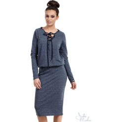 Sukienka z wiązaniem bee-022. Niebieskie sukienki damskie BEE, na co dzień, xl, bez wzorów, z dresówki, bez kołnierzyka, bez rękawów, dopasowane. Za 139,90 zł.