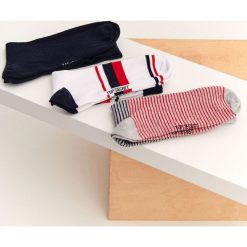 Skarpetki męskie. Czerwone skarpetki męskie Top Secret, w paski, z dzianiny. Za 29,99 zł.