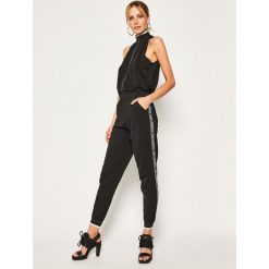 Kombinezon Karl Lagerfeld Crepe 201W1360. Czarne kombinezony damskie KARL LAGERFELD, s, bez wzorów, z elastanu, bez kołnierzyka, bez rękawów. W wyprzedaży za 1149,00 zł.
