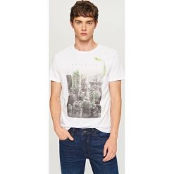 T-shirt z grafiką - Biały. Białe t-shirty damskie Reserved, xl, bez wzorów, bez kołnierzyka. W wyprzedaży za 24,99 zł.