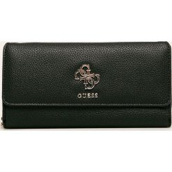 Guess Jeans - Portfel. Czarne portfele damskie Guess Jeans, z aplikacjami, z poliesteru. W wyprzedaży za 199,90 zł.