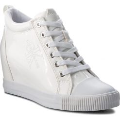 Sneakersy CALVIN KLEIN JEANS - Ritzy RE9799 White. Białe półbuty damskie marki Calvin Klein Jeans, z jeansu, na koturnie. W wyprzedaży za 339,00 zł.
