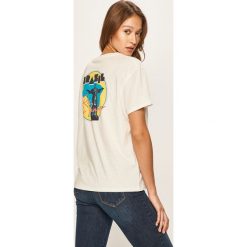 Wrangler - T-shirt. Białe bluzki damskie Wrangler, s, z nadrukiem, z bawełny, casualowe, z okrągłym kołnierzem, z krótkim rękawem. W wyprzedaży za 84,90 zł.