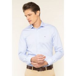 Koszula Tommy Hilfiger Tailored Micro Print Classic TT0TT06634. Niebieskie koszule męskie Tommy Hilfiger Tailored, m, bez wzorów, z bawełny, biznesowe, bez kołnierzyka, bez rękawów. W wyprzedaży za 199,00 zł.