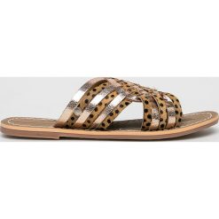 Pepe Jeans - Klapki. Żółte klapki damskie Pepe Jeans, bez wzorów, z jeansu, bez obcasa. W wyprzedaży za 229,90 zł.