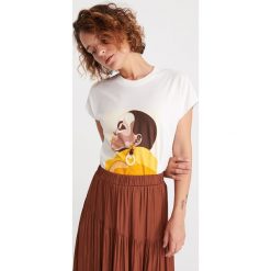 T-shirt z aplikacją i nadrukiem - Kremowy. Białe t-shirty damskie Reserved, s, z nadrukiem, bez kołnierzyka. Za 69,99 zł.