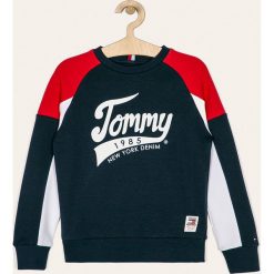 Tommy Hilfiger - Bluza dziecięca 128-176 cm. Niebieskie bluzy chłopięce TOMMY HILFIGER, z nadrukiem, z bawełny, bez rękawów, bez kaptura. Za 299,90 zł.