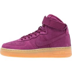 Nike Sportswear AIR FORCE 1 HIGH WB (GS) Tenisówki i Trampki wysokie bordeaux/light brown/black. Czerwone trampki dziewczęce Nike Sportswear, z weluru. W wyprzedaży za 303,20 zł.