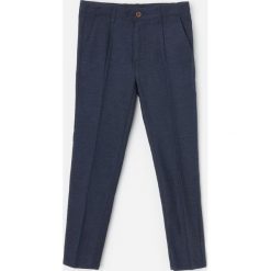 Spodnie chinos z lnem -. Spodnie męskie Reserved, bez wzorów. Za 89,99 zł.
