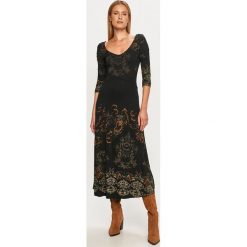 Desigual - Sukienka. Czarne sukienki damskie Desigual, na co dzień, s, w kwiaty, z wiskozy, casualowe, bez kołnierzyka, z długim rękawem, długie, maxi, rozkloszowane. Za 399,90 zł.