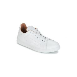 Buty Yurban ARTIMIEL. Białe trampki męskie Yurban, bez wzorów, bez zapięcia. Za 231,20 zł.