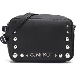 Calvin Klein Must Cross body bag Czarny. Czarne torebki klasyczne damskie Calvin Klein, w paski, z materiału, bez dodatków. Za 352,95 zł.