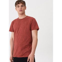 T-shirt z motywem paisley - Czerwony. Czerwone t-shirty męskie House, s, bez wzorów, bez kołnierzyka. Za 49,99 zł.