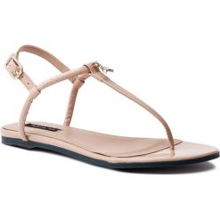 Sandały PATRIZIA PEPE - 2V4216/A3MQ-B524 Camel Beige. Brązowe klapki damskie Patrizia Pepe, z aplikacjami, ze skóry, bez obcasa. W wyprzedaży za 309,00 zł.