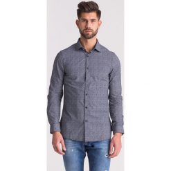 Granatowa koszula męska w białe kwiaty. Niebieskie koszule męskie Guess, xl, w kwiaty, z bawełny, z włoskim kołnierzykiem, bez rękawów. Za 147,60 zł.