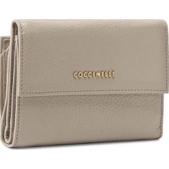 Duży Portfel Damski COCCINELLE - AW5 Metallic Soft E2 AW5 11 66 01 Seashell 143. Szare portfele damskie marki Coccinelle, ze skóry. W wyprzedaży za 419,00 zł.