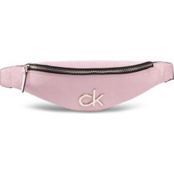 Saszetka nerka CALVIN KLEIN - Re-Lock Em Waistbag K60K606781 VFM. Różowe nerki damskie Calvin Klein, bez wzorów, ze skóry ekologicznej, młodzieżowe, bez dodatków. Za 399,00 zł.