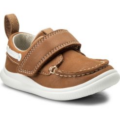 Mokasyny CLARKS - Cloud Snap 261316876 Tan Leather. Pomarańczowe mokasyny dziewczęce Clarks, na rzepy. W wyprzedaży za 149,00 zł.