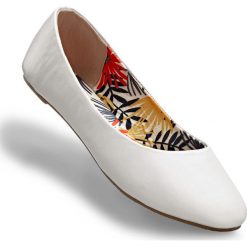 Baleriny bonprix biały. Białe baleriny damskie bonprix, bez wzorów, bez obcasa. Za 37,99 zł.